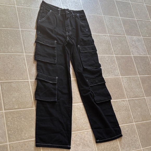 Men's Classic Black Cargo Pants - Picture 2 of 4